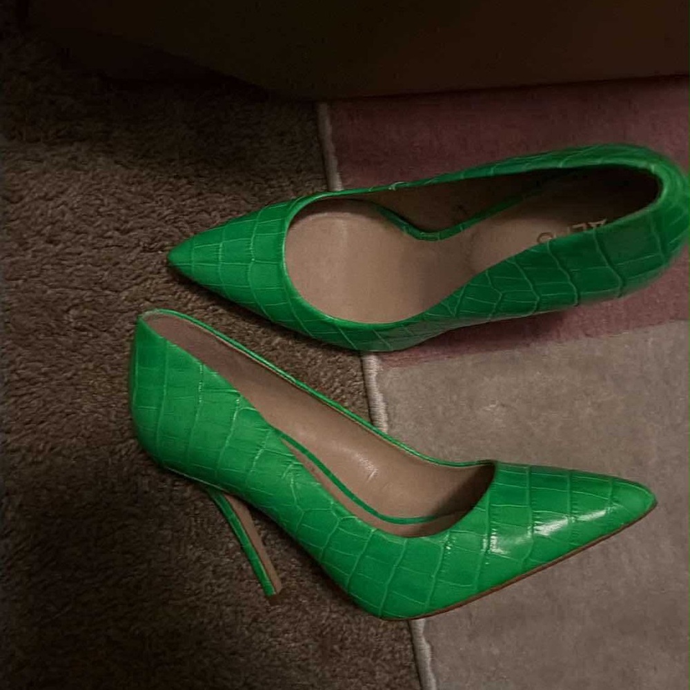 Aldo Vibrant Green Croc-Embossed Heels